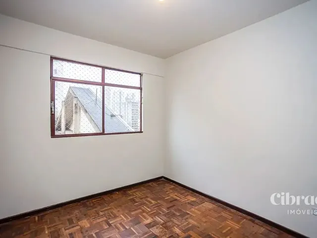 Apartamento 2 quartos e 1 banheiro, para alugar, no bairro Centro em Curitiba