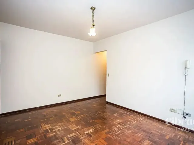 Apartamento 2 quartos e 1 banheiro, para alugar, no bairro Centro em Curitiba