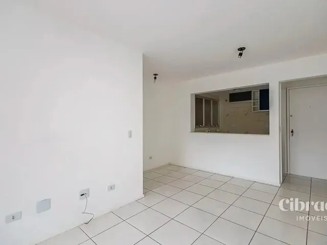 Apartamento 1 quarto e 1 banheiro, para alugar, no bairro Centro em Curitiba