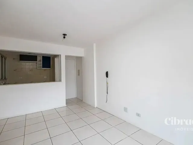 Apartamento 1 quarto e 1 banheiro, para alugar, no bairro Centro em Curitiba