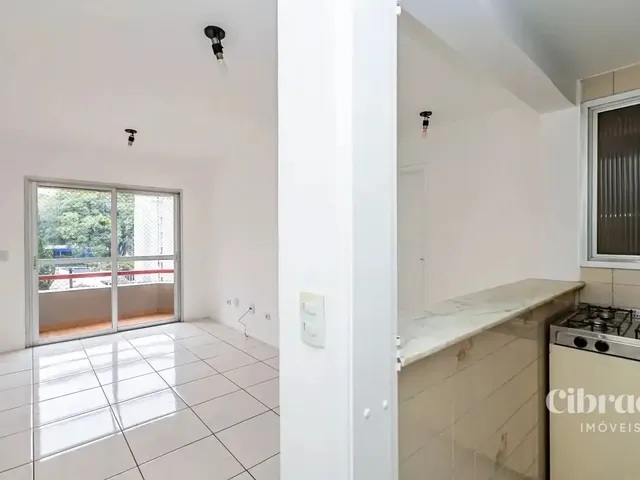 Apartamento 1 quarto e 1 banheiro, para alugar, no bairro Centro em Curitiba