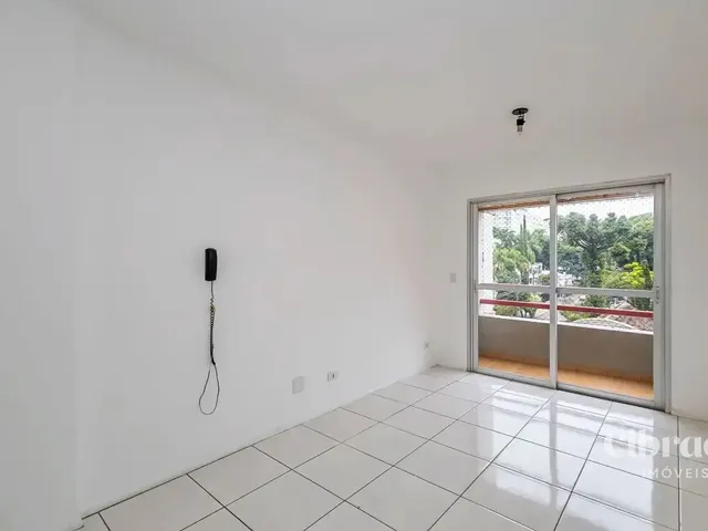 Apartamento 1 quarto e 1 banheiro, para alugar, no bairro Centro em Curitiba