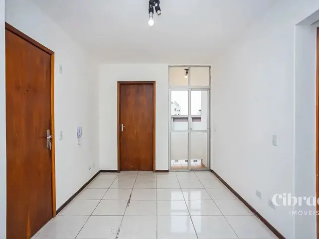Apartamento 1 quarto e 1 banheiro, para alugar, no bairro Centro em Curitiba