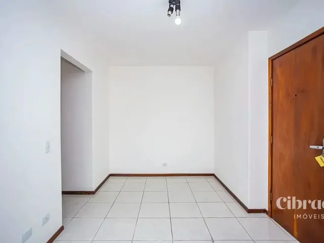 Apartamento 1 quarto e 1 banheiro, para alugar, no bairro Centro em Curitiba