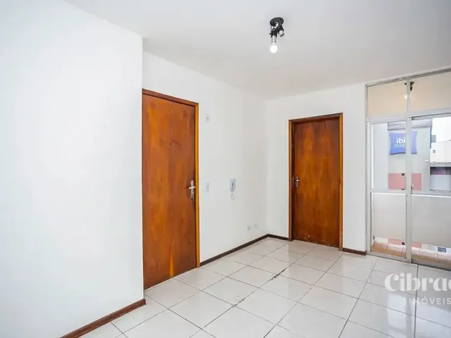 Apartamento 1 quarto e 1 banheiro, para alugar, no bairro Centro em Curitiba