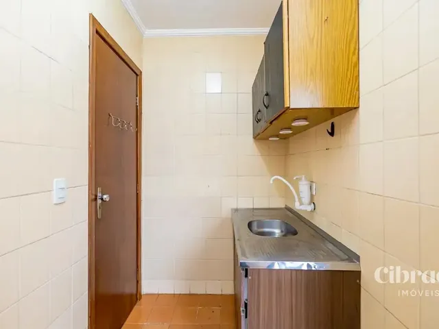 Apartamento 1 quarto e 1 banheiro, para alugar, no bairro Centro em Curitiba