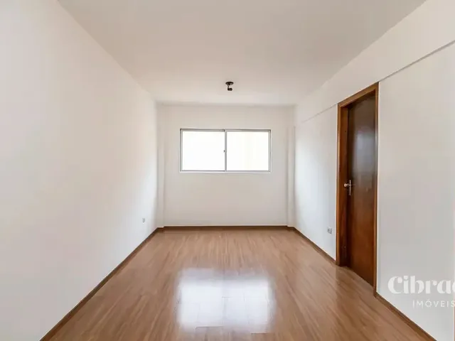 Apartamento 1 quarto e 1 banheiro, para alugar, no bairro Centro em Curitiba
