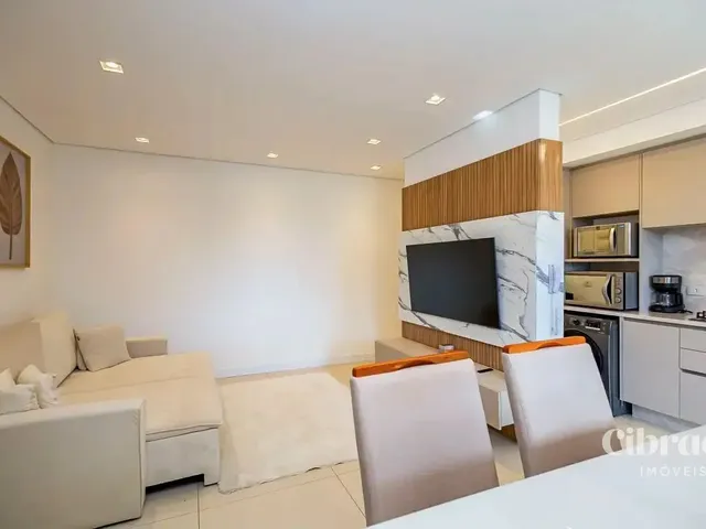 Apartamento 2 quartos e 2 banheiros, para alugar, no bairro Centro em Curitiba