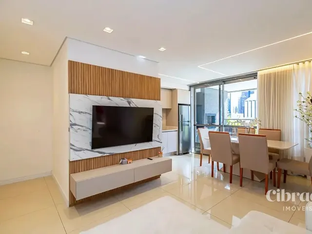 Apartamento 2 quartos e 2 banheiros, para alugar, no bairro Centro em Curitiba