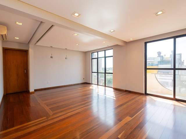 Apartamento 4 quartos e 5 banheiros, à venda, no bairro Centro em Pelotas