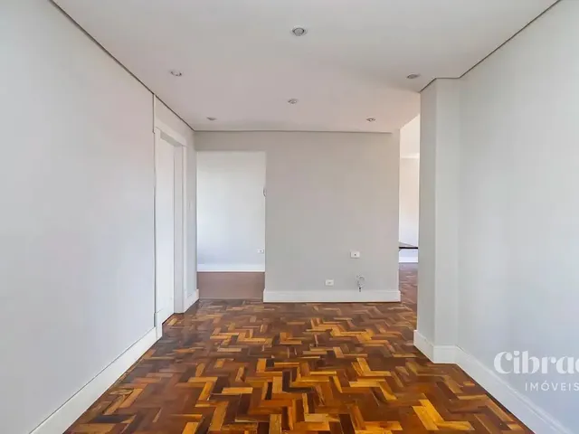 Apartamento 1 quarto e 1 banheiro, para alugar, no bairro Centro em Curitiba