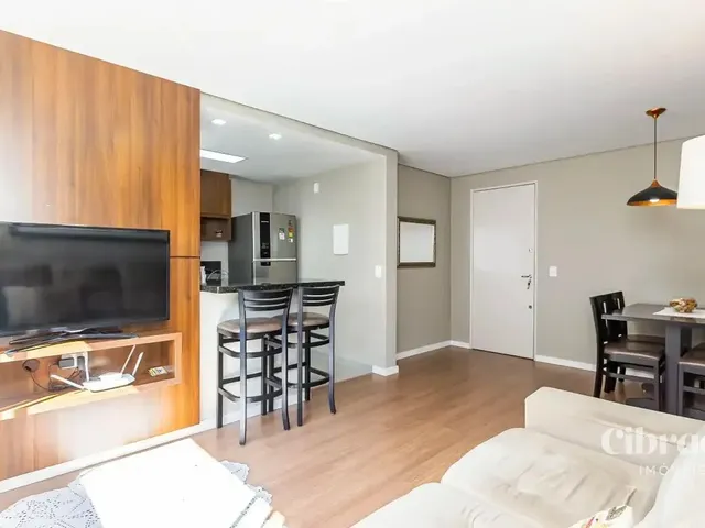 Apartamento 2 quartos e 2 banheiros, para alugar, no bairro Água Verde em Curitiba