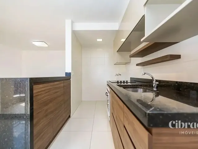 Apartamento 2 quartos e 2 banheiros, para alugar, no bairro Centro em Curitiba