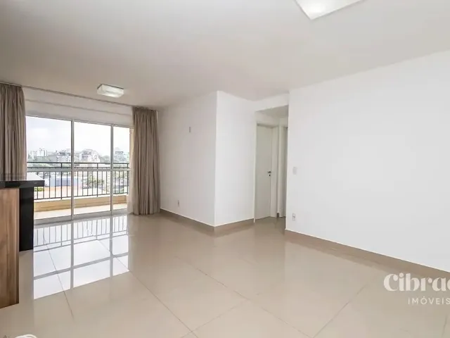 Apartamento 2 quartos e 2 banheiros, para alugar, no bairro Centro em Curitiba