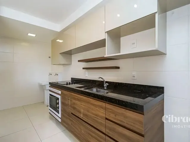 Apartamento 2 quartos e 2 banheiros, para alugar, no bairro Centro em Curitiba