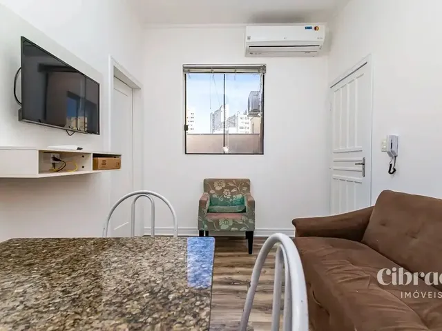 Apartamento 1 quarto e 1 banheiro, para alugar, no bairro Centro em Curitiba