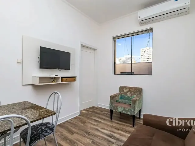 Apartamento 1 quarto e 1 banheiro, para alugar, no bairro Centro em Curitiba