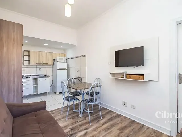 Apartamento 1 quarto e 1 banheiro, para alugar, no bairro Centro em Curitiba