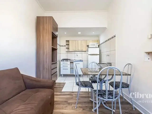 Apartamento 1 quarto e 1 banheiro, para alugar, no bairro Centro em Curitiba