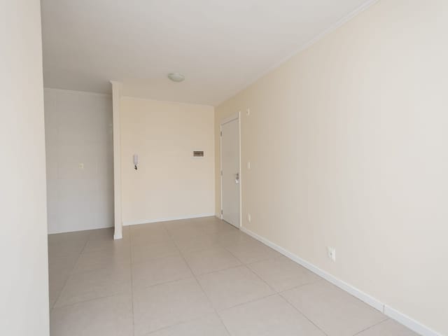 Apartamento 2 quartos e 1 banheiro, à venda ou para alugar, no bairro Areal em Pelotas