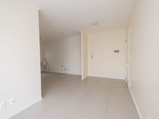 Apartamento 2 quartos e 1 banheiro, à venda ou para alugar, no bairro Areal em Pelotas