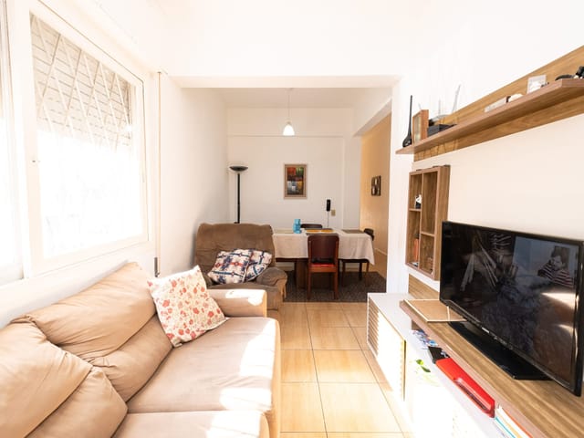 Foto do Apartamento - Apartamento à venda no Centro em Pelotas - 48m², 2 quartos (1 suíte), 1 vaga, quarto de serviço e localização estratégica. Rua Uruguay | ora Negócios Imobiliários