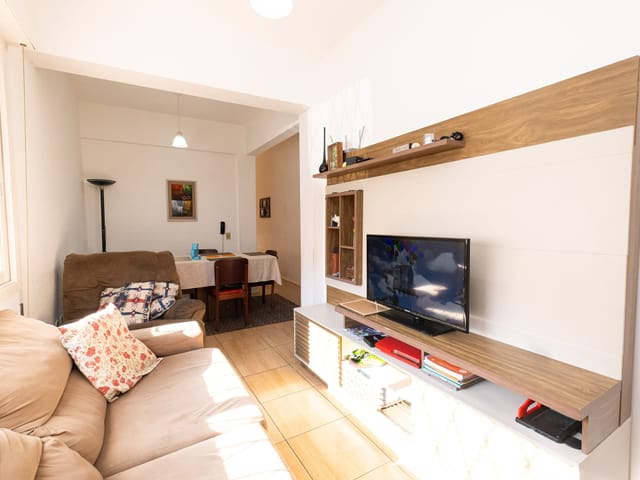 Foto do Apartamento - Apartamento à venda no Centro em Pelotas - 48m², 2 quartos (1 suíte), 1 vaga, quarto de serviço e localização estratégica. Rua Uruguay | ora Negócios Imobiliários
