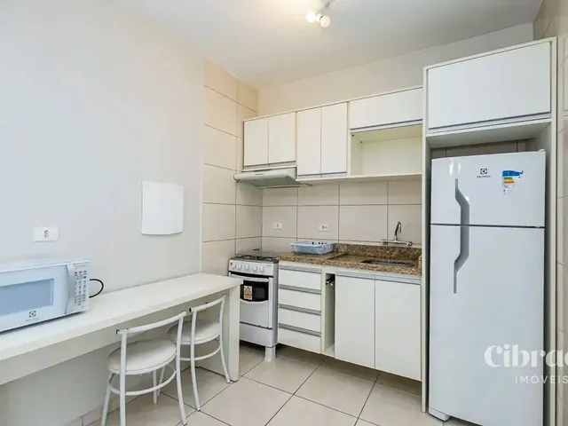 Apartamento 1 quarto e 1 banheiro, para alugar, no bairro Centro em Curitiba