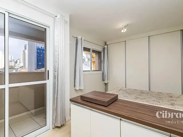 Apartamento 1 quarto e 1 banheiro, para alugar, no bairro Centro em Curitiba