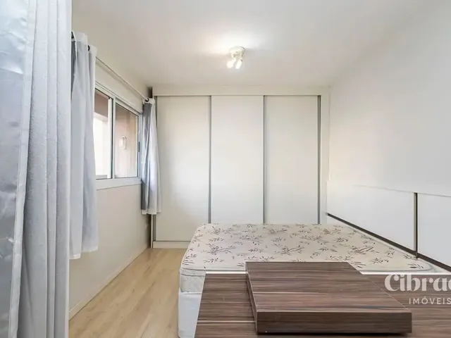 Apartamento 1 quarto e 1 banheiro, para alugar, no bairro Centro em Curitiba