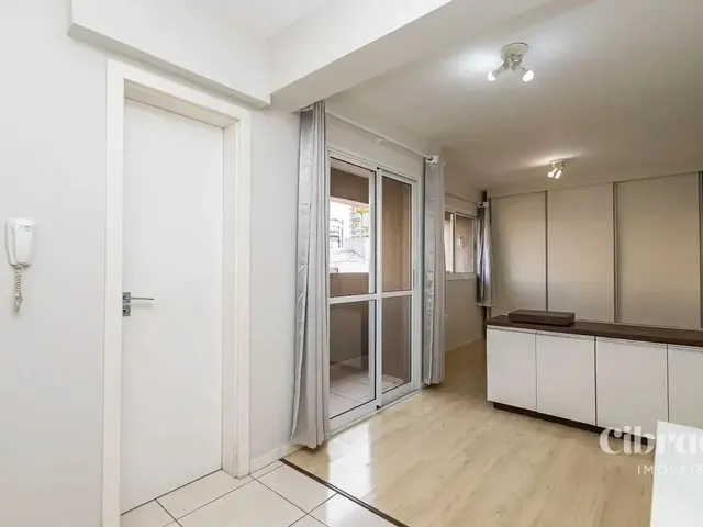 Apartamento 1 quarto e 1 banheiro, para alugar, no bairro Centro em Curitiba