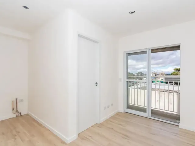 Apartamento 1 quarto e 1 banheiro, à venda, no bairro Capão Raso em Curitiba