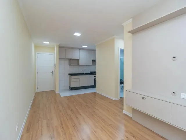 Apartamento 2 quartos e 1 banheiro, para alugar, no bairro Campo Comprido em Curitiba