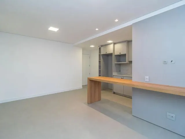 Apartamento 2 quartos e 2 banheiros, para alugar, no bairro Ecoville em Curitiba