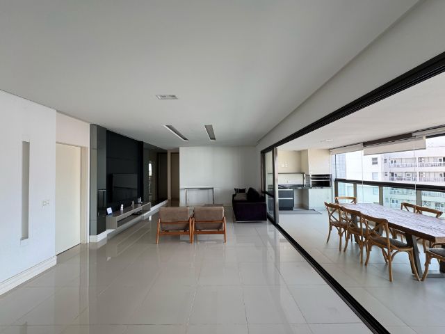 Apartamento com 264m² 3 quartos e 5 banheiros, à venda, no bairro Gleba Palhano em Londrina