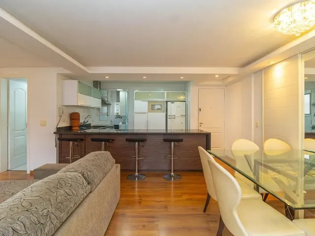 Apartamento 2 quartos e 2 banheiros, para alugar, no bairro Campo Comprido em Curitiba