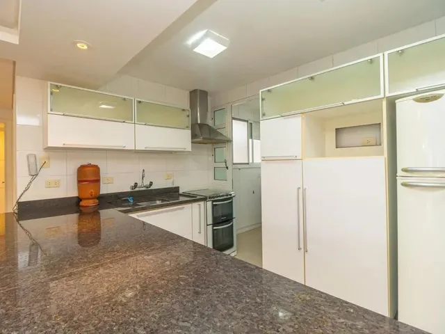 Apartamento 2 quartos e 2 banheiros, para alugar, no bairro Campo Comprido em Curitiba