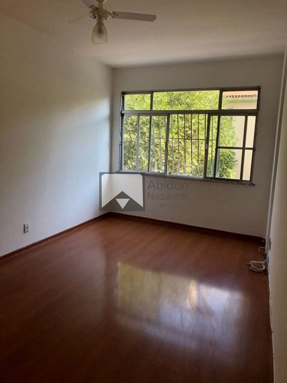 Apartamento à venda com 3 quartos, 115m² - Foto 2