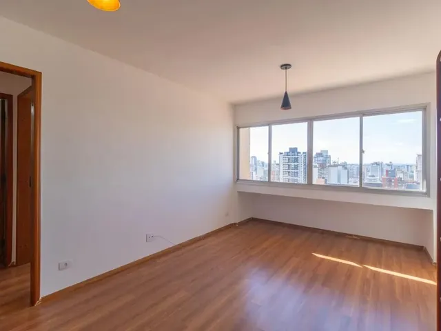 Apartamento 1 quarto e 1 banheiro, para alugar, no bairro Centro em Curitiba