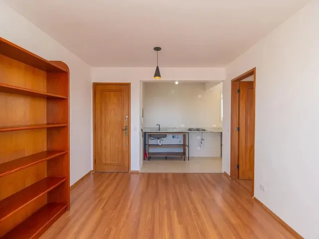 Apartamento 1 quarto e 1 banheiro, para alugar, no bairro Centro em Curitiba