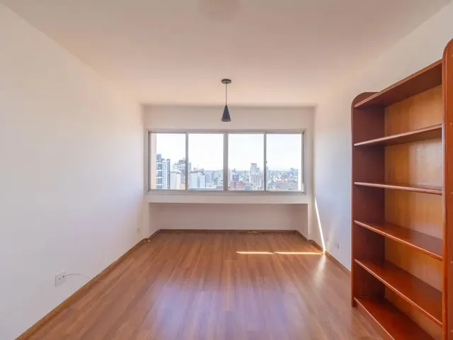 Apartamento 1 quarto e 1 banheiro, para alugar, no bairro Centro em Curitiba