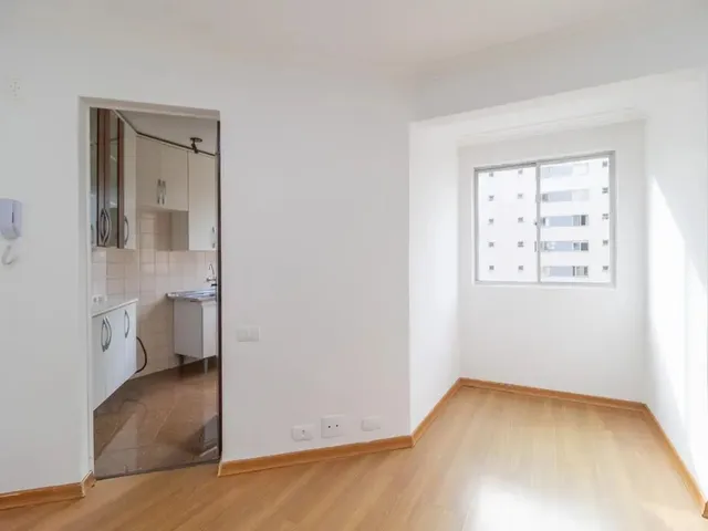 Apartamento 2 quartos e 1 banheiro, para alugar, no bairro Bigorrilho em Curitiba