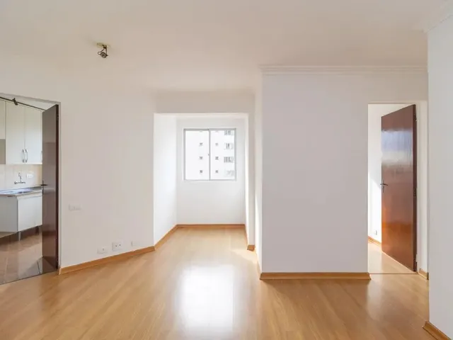 Apartamento 2 quartos e 1 banheiro, para alugar, no bairro Bigorrilho em Curitiba