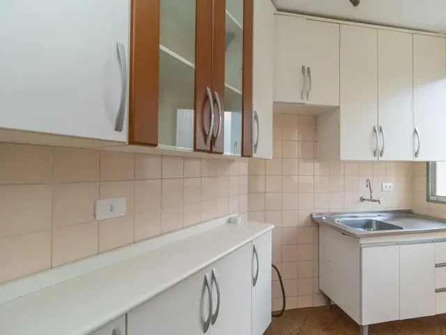 Apartamento 2 quartos e 1 banheiro, para alugar, no bairro Bigorrilho em Curitiba