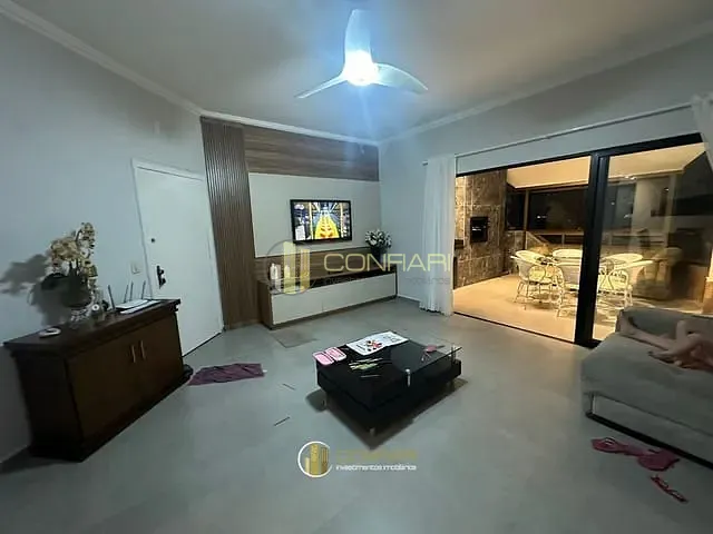 Apartamento com 198m² 4 quartos e 2 banheiros, à venda, no bairro Meia Praia em Itapema