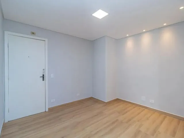 Apartamento 2 quartos e 1 banheiro, para alugar, no bairro Portão em Curitiba