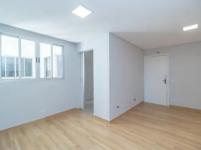Apartamento 2 quartos e 1 banheiro, para alugar, no bairro Portão em Curitiba