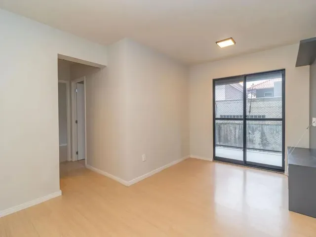Apartamento 2 quartos e 1 banheiro, para alugar, no bairro Campo Comprido em Curitiba