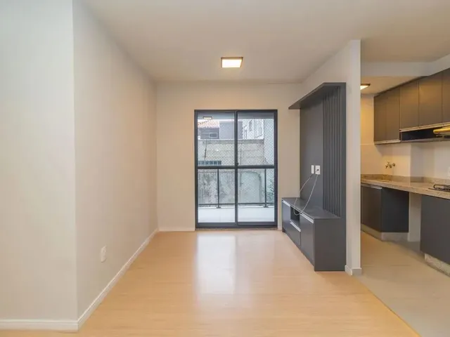 Apartamento 2 quartos e 1 banheiro, para alugar, no bairro Campo Comprido em Curitiba