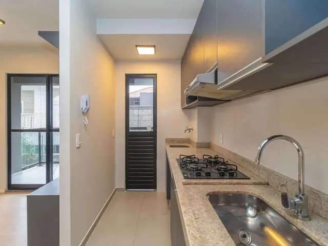 Apartamento 2 quartos e 1 banheiro, para alugar, no bairro Campo Comprido em Curitiba